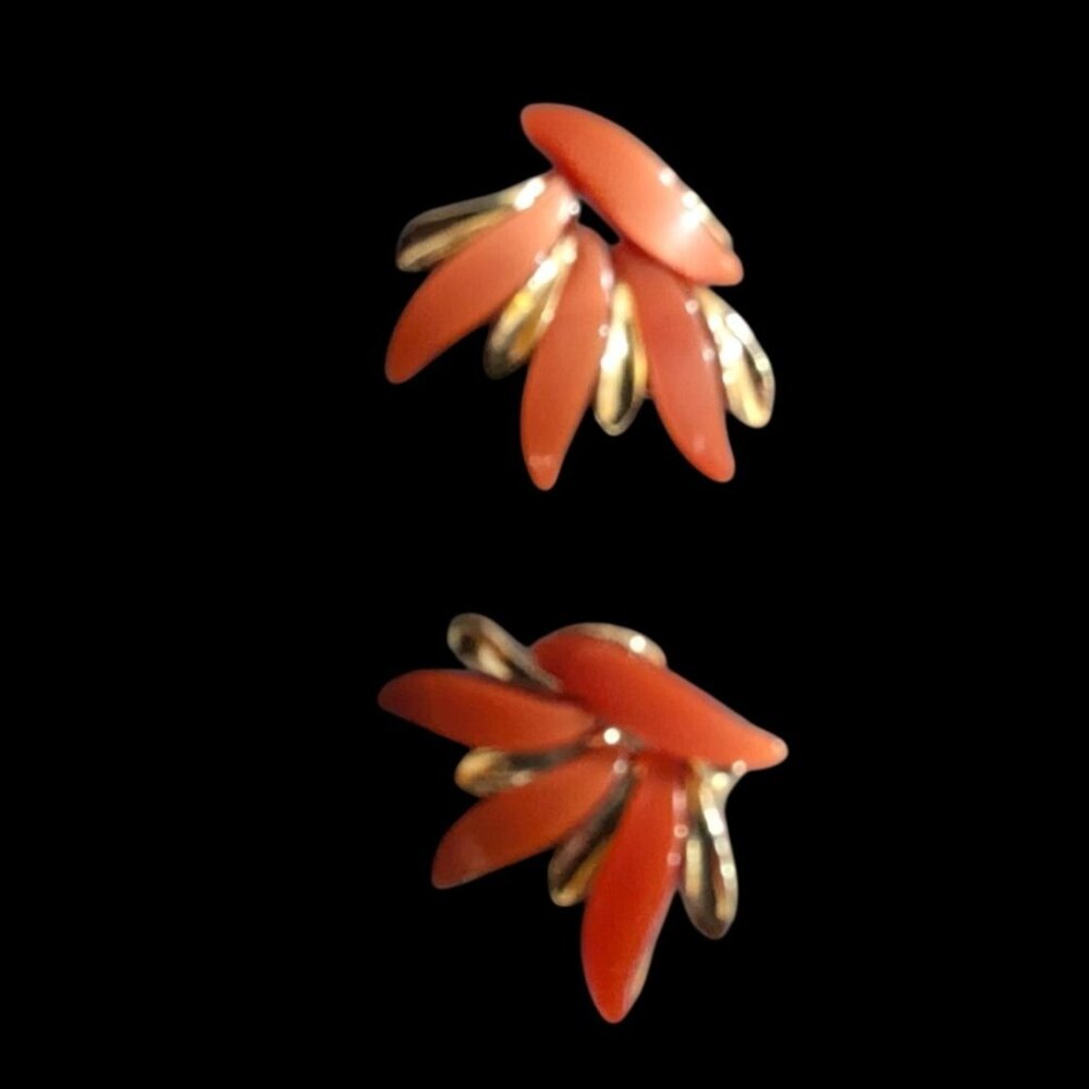 Vintage Claudette‎ Gold-Tone & Coral Red Leaf Clip-On Earrings Retro Jewelry
